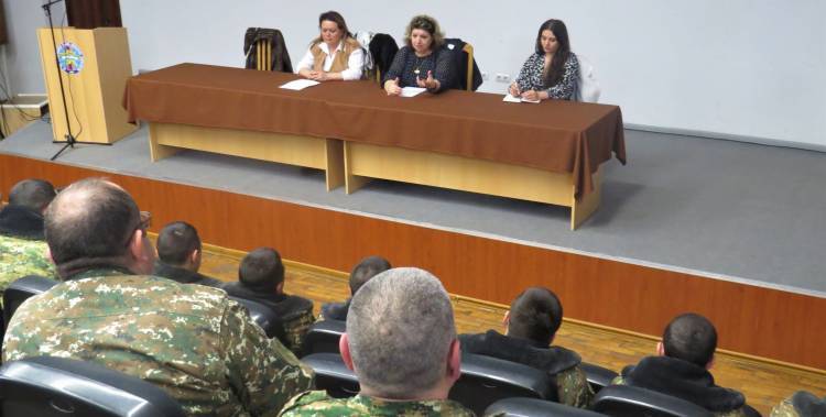 Բանակում՝ խաղաղության քարոզ․ «Հրապարակ»