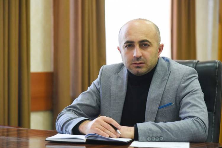 Հայկ Խանումյանը հեգնում է դիվանագետներին