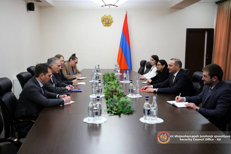 ԱԽ քարտուղար Արմեն Գրիգորյանն ընդունել է ԵԱՀԿ Մինսկի խմբի համանախագահ Լուիս Բոնոյին