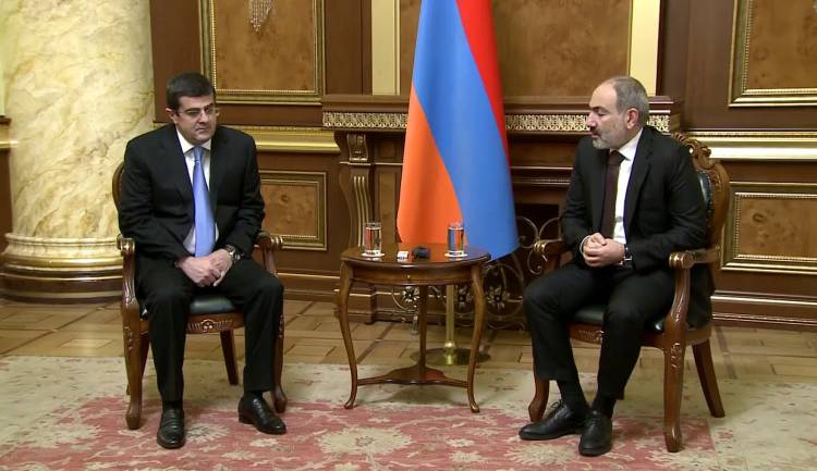 Արցախի փրկությո՞ւն, սեփական ես-ի անվտանգության երաշխիքնե՞ր. ինչ է փնտրում Հարությունյանը Փաշինյանի մոտ