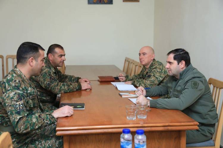 Սուրեն Պապիկյանը հանդիպել է ՊՆ N զորամասի սպայակազմի հետ