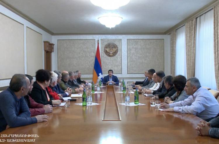 Հարությունյանը Հանրային խորհրդի անդամների հետ քննարկել է ԱՀ ներքաղաքական, սոցիալ-տնտեսական իրավիճակը