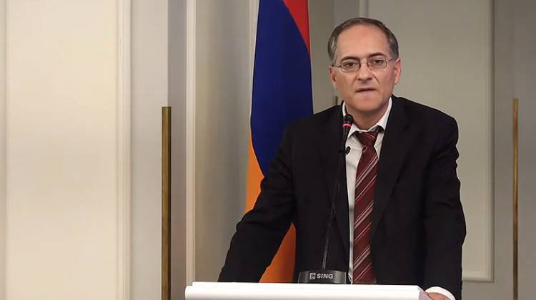 Իրեն պատեպատ տալը, թե ինքը դավաճան չէ՝ հակառակում է համոզելու հանրությանը․ Մուսինյանը՝ Սիմոնյանին