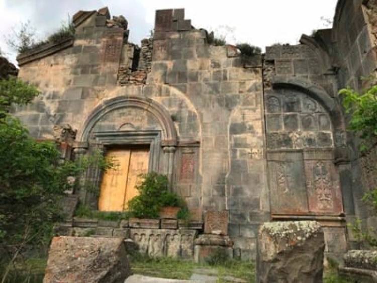 Աղջոց վանքը փլուզման շեմին է․ հավատացյալները դժվարությամբ են կարողանում այնտեղ այցելել (ֆոտո)