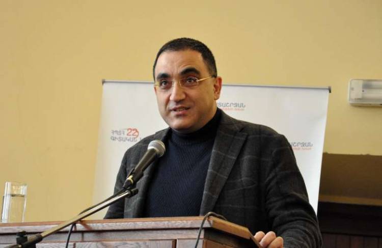 Արմեն Դարբինյանին մերժել են և՛ ՀՀ-ից, և՛ ՌԴ-ից. նա հեռանում է