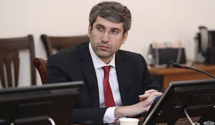 Գրիգոր Մինասյանը մեկ շաբաթով մեկնում է արձակուրդ