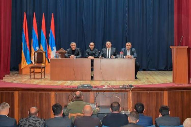 ԱՀ պետնախարարը պատասխանել է Մարտունու բնակիչների հարցերին, լսել մտահոգությունները
