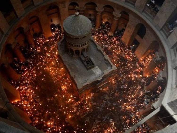 Երուսաղեմում Տիրոջ գերեզմանի տաճարում վառվել է Սուրբ կրակը