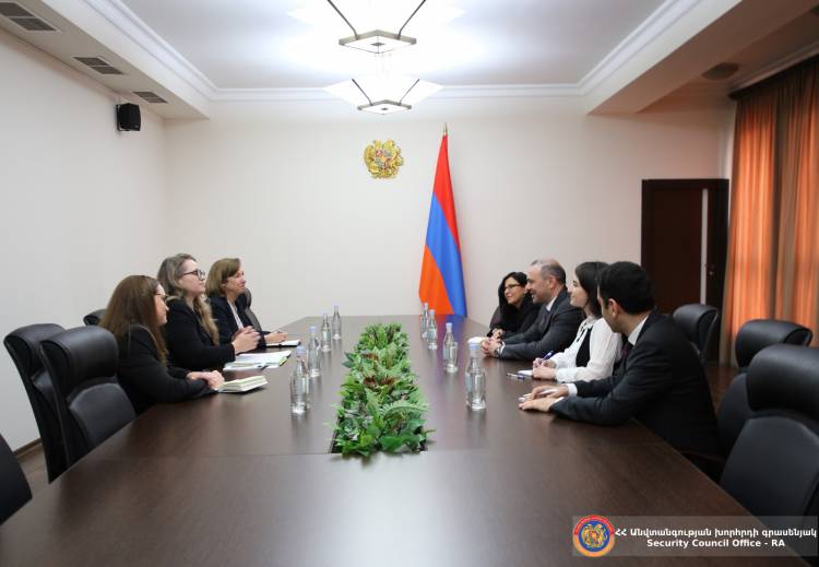 Արմեն Գրիգորյանն ընդունել է ԱՄՆ Պետքարտուղարի փոխտեղակալ Էրիկա Օլսոնին