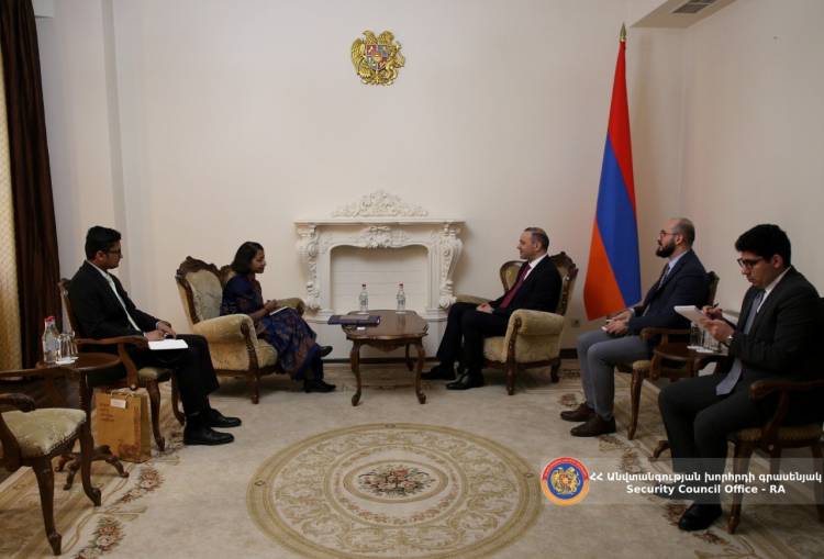 ԱԽ քարտուղար Արմեն Գրիգորյանն ընդունել է Հնդկաստանի նորանշանակ դեսպան Նիլակշի Սահա Սինհային