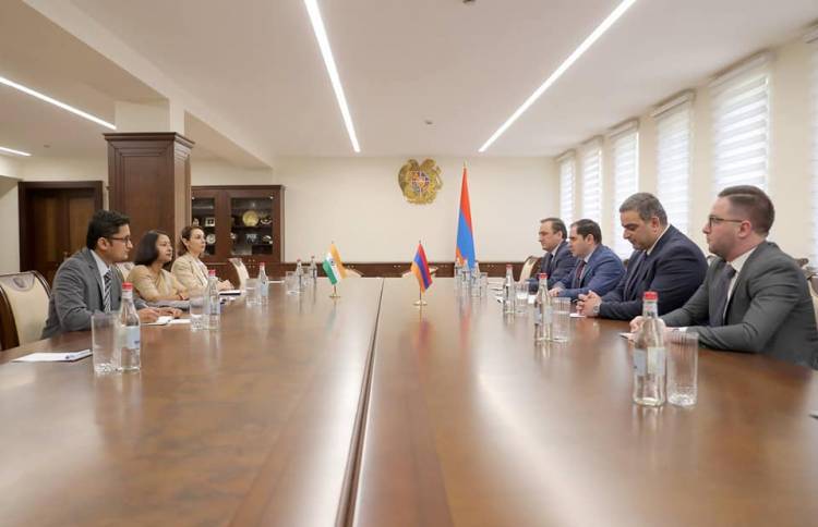 Հնդկաստանի հետ երկկողմ համագործակցությունը թևակոխել է նոր փուլ. Պապիկյանը՝ Հնդկաստանի դեսպանին