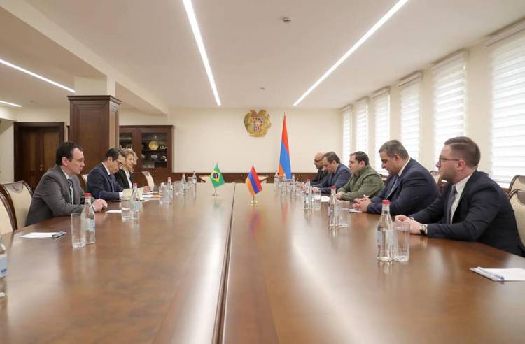 Սուրեն Պապիկյանն ընդունել է Բրազիլիայի դեսպանին. քննարկվել է տարածաշրջանային անվտանգությանն առնչվող հարցեր