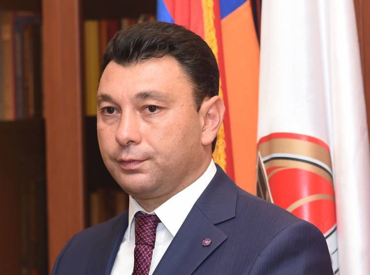«Նեմեսիսի արձանի տեղադրմանը կարող են դեմ լինել երիտթուրքերի ժառանգները ու թուրքերի «կոշիկները լպստողները»». Շարմազանով