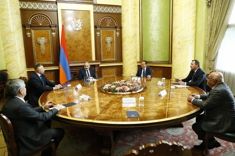 Փաշինյանը հանդիպել է արտախորհրդարանական քաղաքական ուժերի ղեկավարներին