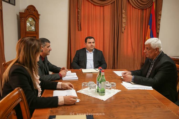 Արցախի պետնախարարը քննարկել է շրջափակման հետևանքով կրթության իրավունքից զրկված ուսանողների խնդիրը