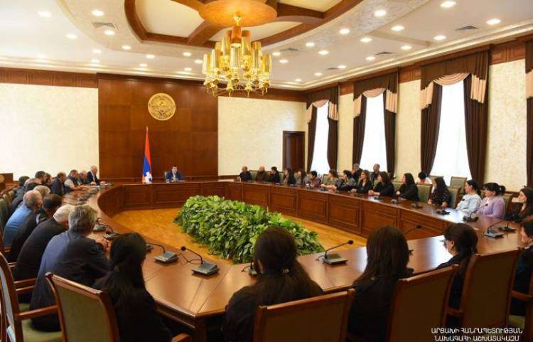 Արայիկ Հարությունյանը հանդիպել է 44-օրյա պատերազմում զոհված զինծառայողների հարազատների հետ