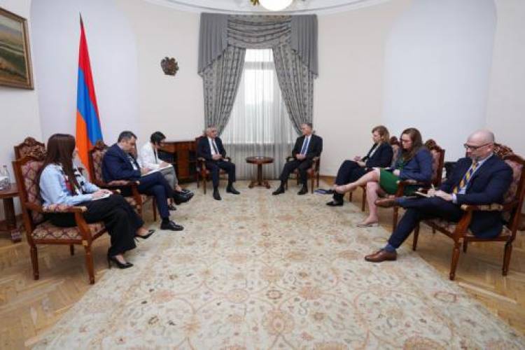 Փոխվարչապետը ԵԱՀԿ ՄԽ ԱՄՆ համանախագահի հետ քննարկել է տրանսպորտային կապերի ապաշրջափակման հարցերը
