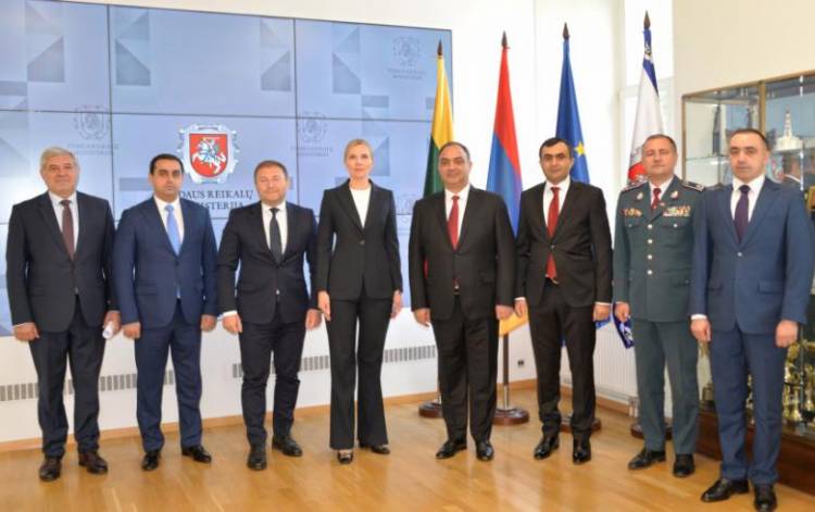 ՆԳ նախարարը Լիտվայում է