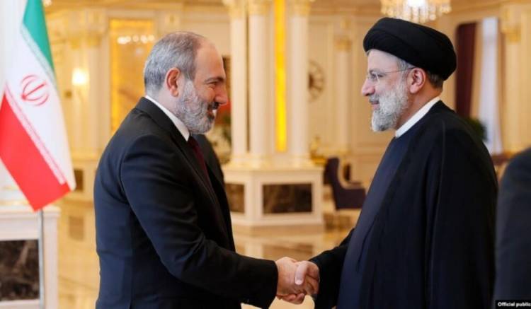 Փաշինյանը հեռախոսազրույց է ունեցել Ռայիսիի հետ
