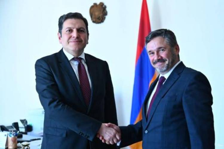 ԱԳ փոխնախարարը Լիտվայի դեսպանի հետ քննարկել է ՀՀ ինքնիշխան տարածքի նկատմամբ նոր ոտնձգությունները