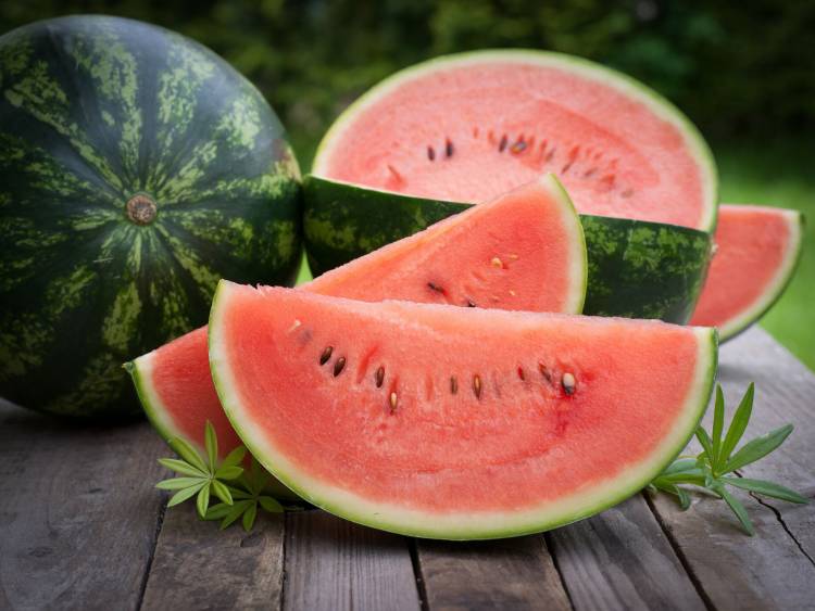 Ո՞ւմ է հակացուցված ձմերուկ ուտելը
