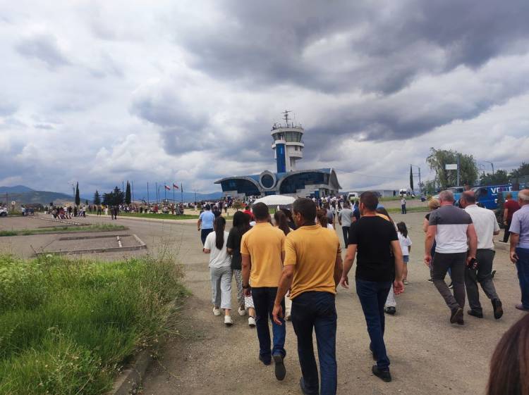 Երթի մասնակիցները ռուս խաղաղապահների տեղակայման վայրում են. Լենցովը նրանց կլսի՞