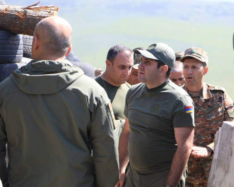 ՀՀ պաշտպանության նախարարը առաջնագիծ է մեկնել, եղել մարտական մի շարք հենակետերում