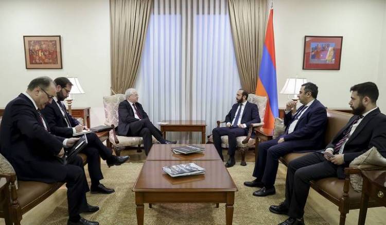 Միրզոյանը և Խովաևը քննարկել են Արցախում ստեղծված հումանիտար ճգնաժամը