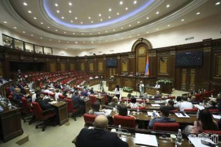 Պատգամավորները «հանուն հայրենիքի», իրենց «չխնայելով»՝ ընդհատում են արձակուրդն ու մեկնում գործուղման․ «Հրապարակ»