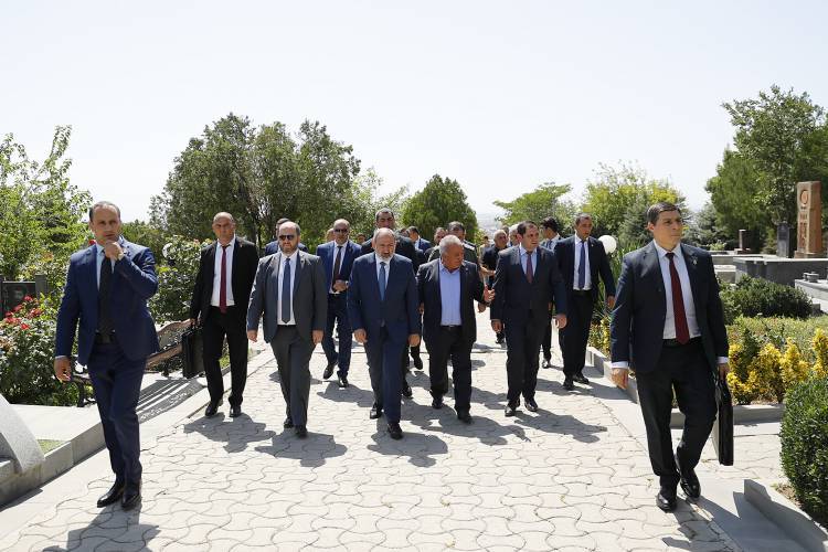 Փաշինյանն իր իշխանությունը պահելու համար աշխատում է բոլոր ուղղություններով․ «Հրապարակ»