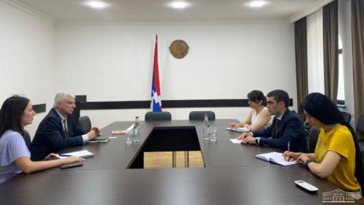 Արցախի ԱԳ նախարարը Փարիզի քաղաքապետի խորհրդականի հետ քննարկել է հումանիտար բեռ ուղարկելու ծրագրերը