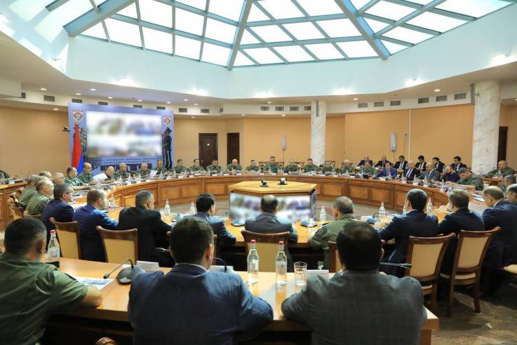Պապիկյանը ՊՆ կից կոլեգիայի նիստ է անցկացրել