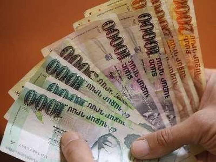 Սպասվում է դրամի չափավոր արժեզրկում. Fitch