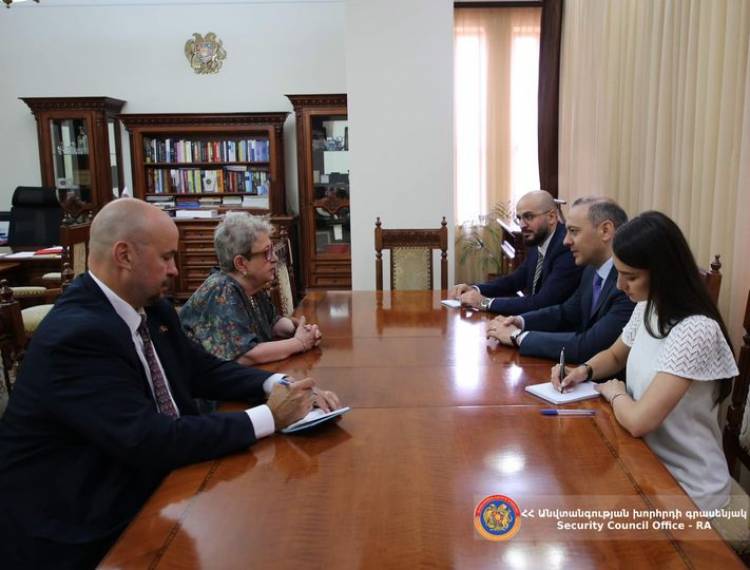 Արմեն Գրիգորյանն ընդունել է ԵՄ դեսպանին