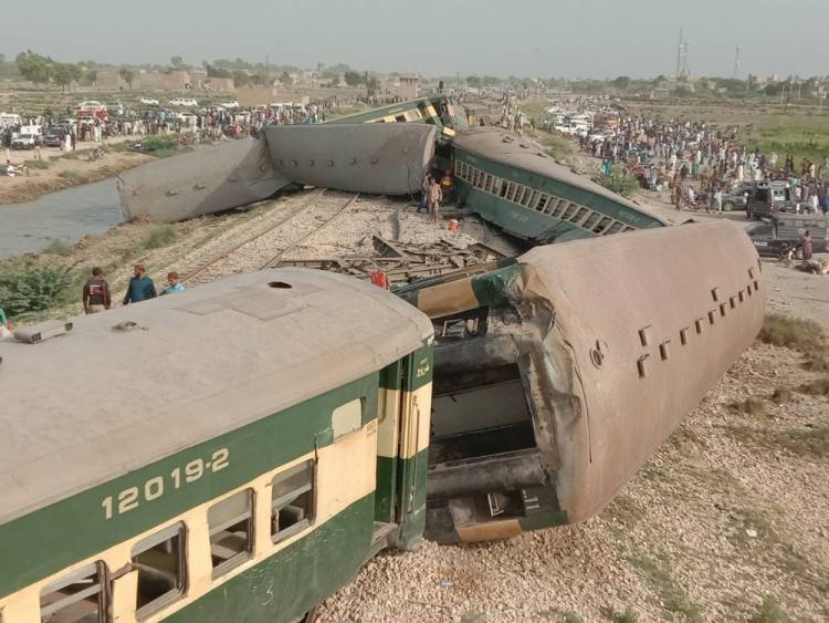 Տեսանյութ.Պակիստանում գնացքի վթարի հետևանքով մահացել է 30 մարդ, կան բազմաթիվ վիրավորներ