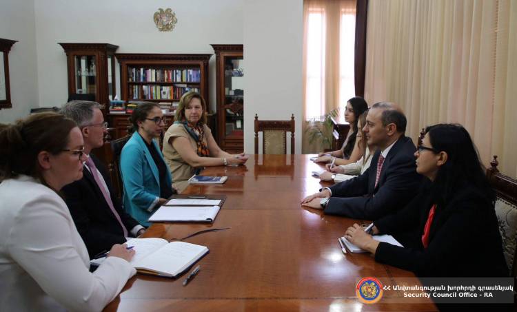 Արմեն Գրիգորյանն ընդունել է ԱՄՆ Սենատի աշխատակազմի ներկայացուցիչներին