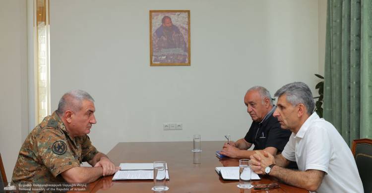 Արցախի ԱԺ նախագահն ընդունել է ՊՆ նախարար Կամո Վարդանյանին