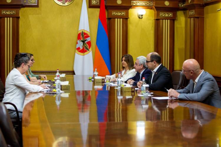 ՀՀ երրորդ նախագահը ԱՄՆ դեսպանի հետ քննարկել է Արցախում տիրող իրավիճակը