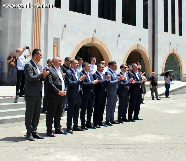 Գնում է, որ չասեն` Սյունիք չի գնում, վախենում է․ «Հրապարակ»