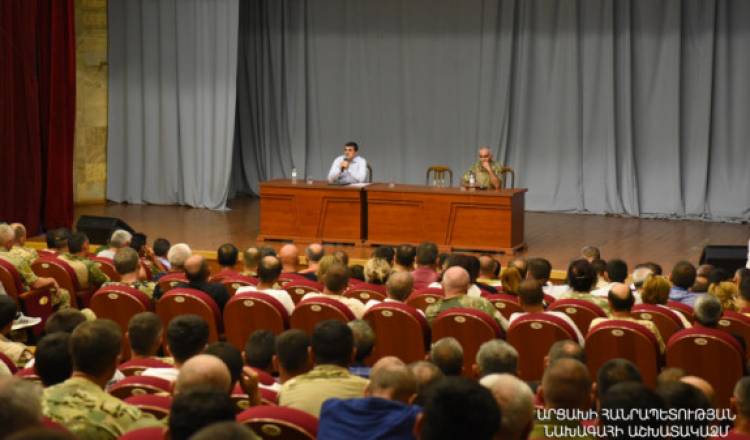 Արայիկ Հարությունյանը հանդիպել է աշխարհազորի մի խումբ մարտիկների