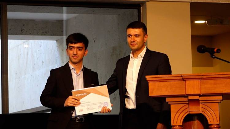 «Ժողովրդավարության հայկական դպրոցի» շրջանավարտներն ավարտեցին դասընթացները