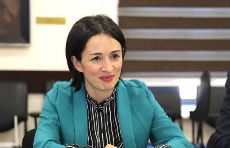 Խնդրում եմ լինել հնարավորինս կոնկրետ, որ առաջարկները կարողանանք քննարկել․ նախարարը՝ ուսուցիչներին