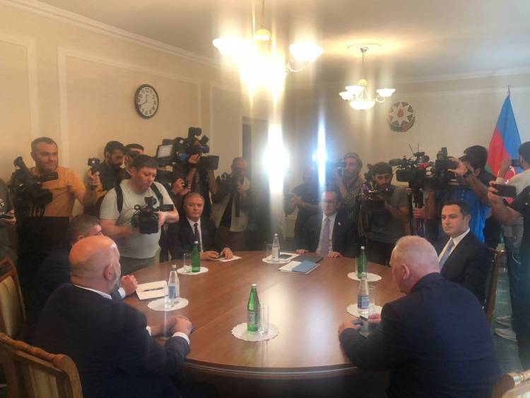 Եվլախում մեկնարկեցին Արցախի ու Ադրբեջանի ներկայացուցիչների միջև բանակցությունները (լուսանկարներ)