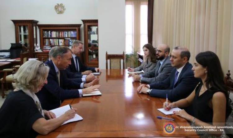 ՀՀ ԱԽ քարտուղարն ու Տոյվո Կլաարն անդրադարձել են ԼՂ-ի դեմ Ադրբեջանի կողմից սանձազերծված լայնածավալ հարձակմանը