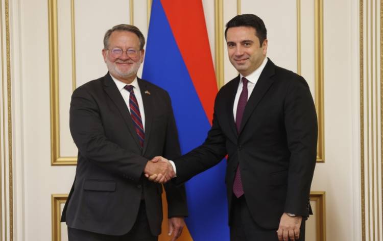 Միացյալ Նահանգները հայ ժողովրդի կողքին են. ԱՄՆ սենատոր Գերի Փիթերսը՝ Ալեն Սիմոնյանին