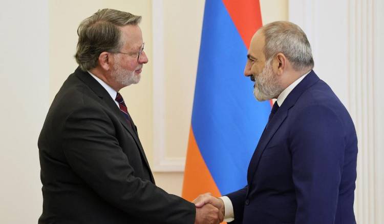 Փաշինյանն ընդունել է Փիթերսին․ սենատորը մտահոգություն է հայտնել ԼՂ-ում տիրող իրավիճակի կապակցությամբ
