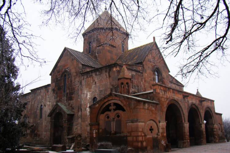 «Սուրբ Գայանե» եկեղեցու մոտ երկու տղամարդ կնոջ են առևանգել