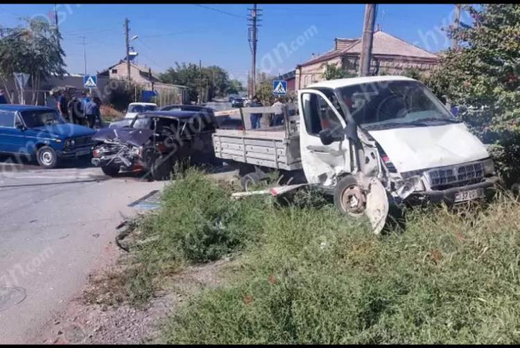 Խոշոր ավտովթար Արարատի մարզում․ բախվել է 3 մեքենա, կա վիրավոր