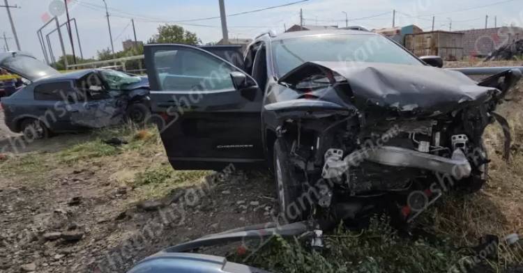 Կոտայքի մարզում մեքենաները բախվել են իրար, այնուհետև՝ գազատար խողովակի հենասյուներին. կան վիրավորներ