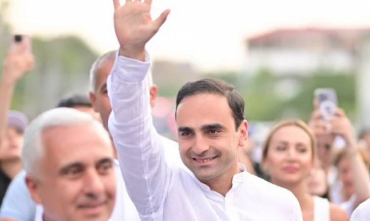 Ո՞վ առաջինը շնորհավորեց Տիգրան Ավինյանին